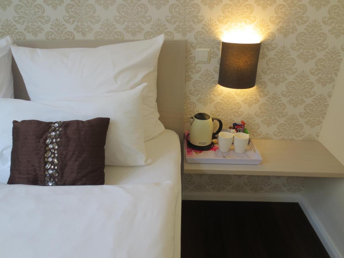 List Five - Your British Guesthouse สตุตการ์ต ภายนอก รูปภาพ